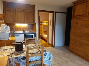 Kühlschrank, Mikrowelle, Ofen, Toaster