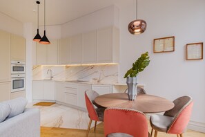 Dining - Boutique Rentals - Kihara's Apt with great views in Ribeira (Porto)
