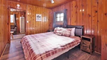 Cabin, 1 King Bed, Hot Tub, Mountain View (102)