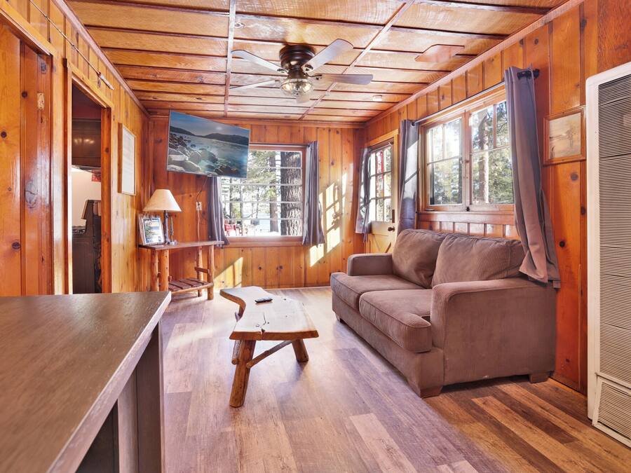 Huisje, 1 kingsize bed, hot tub, uitzicht op bergen (102) | Woonruimte | Een open haard