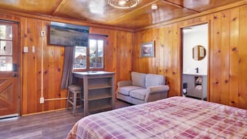 Cabana, 1 llit de matrimoni gran, banyera d'hidromassatge, vistes a la muntanya (103) | 1 dormitori, decoració individual, mobiliari individual i roba de llit