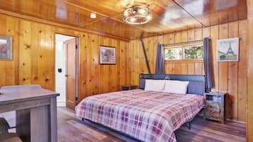 Cabin, 1 King Bed, Hot Tub, Mountain View (103) | 1 bedroom, individually decorated, individually furnished, bed sheets