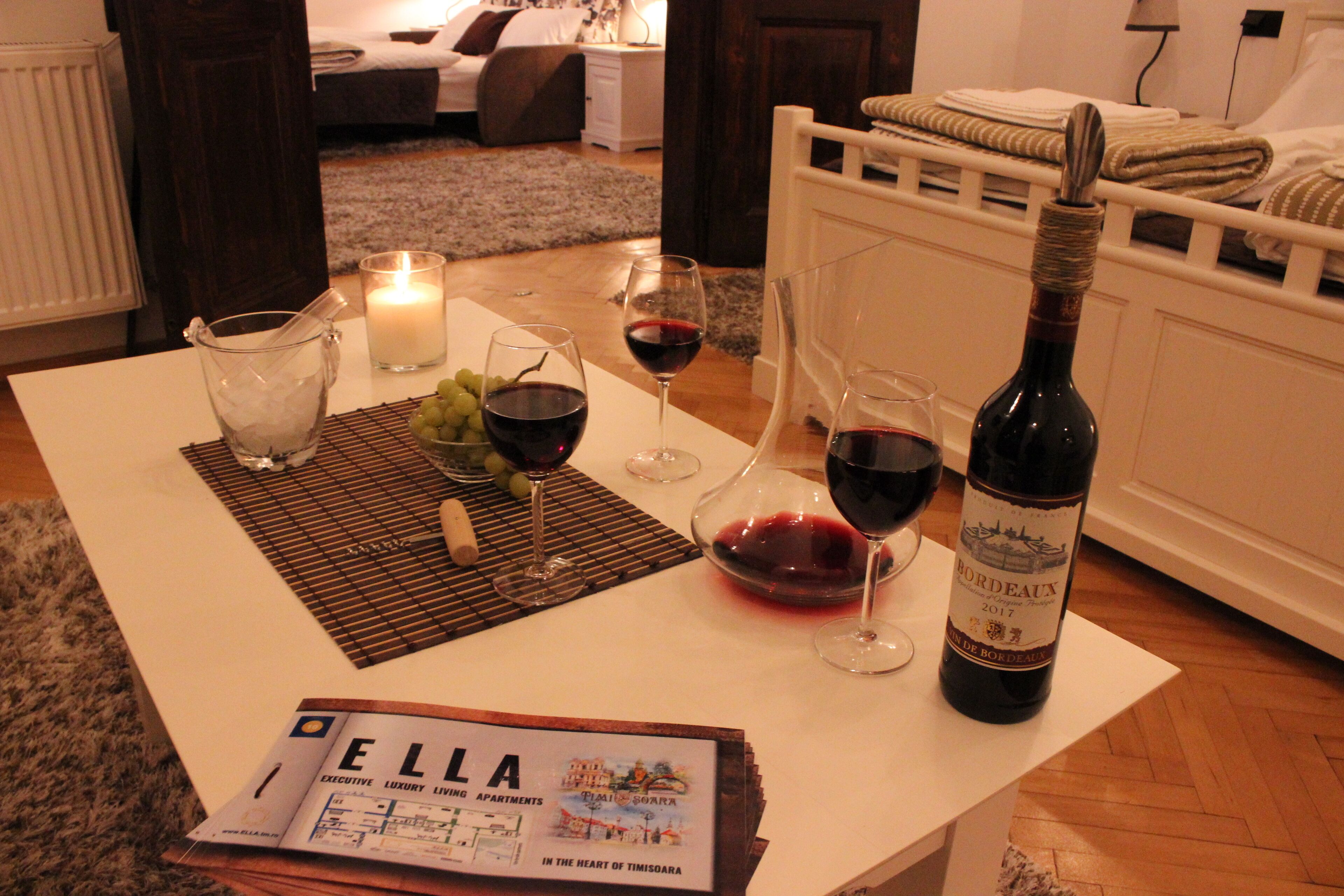 2 chambres, coffres-forts dans les chambres, fer et planche à repasser