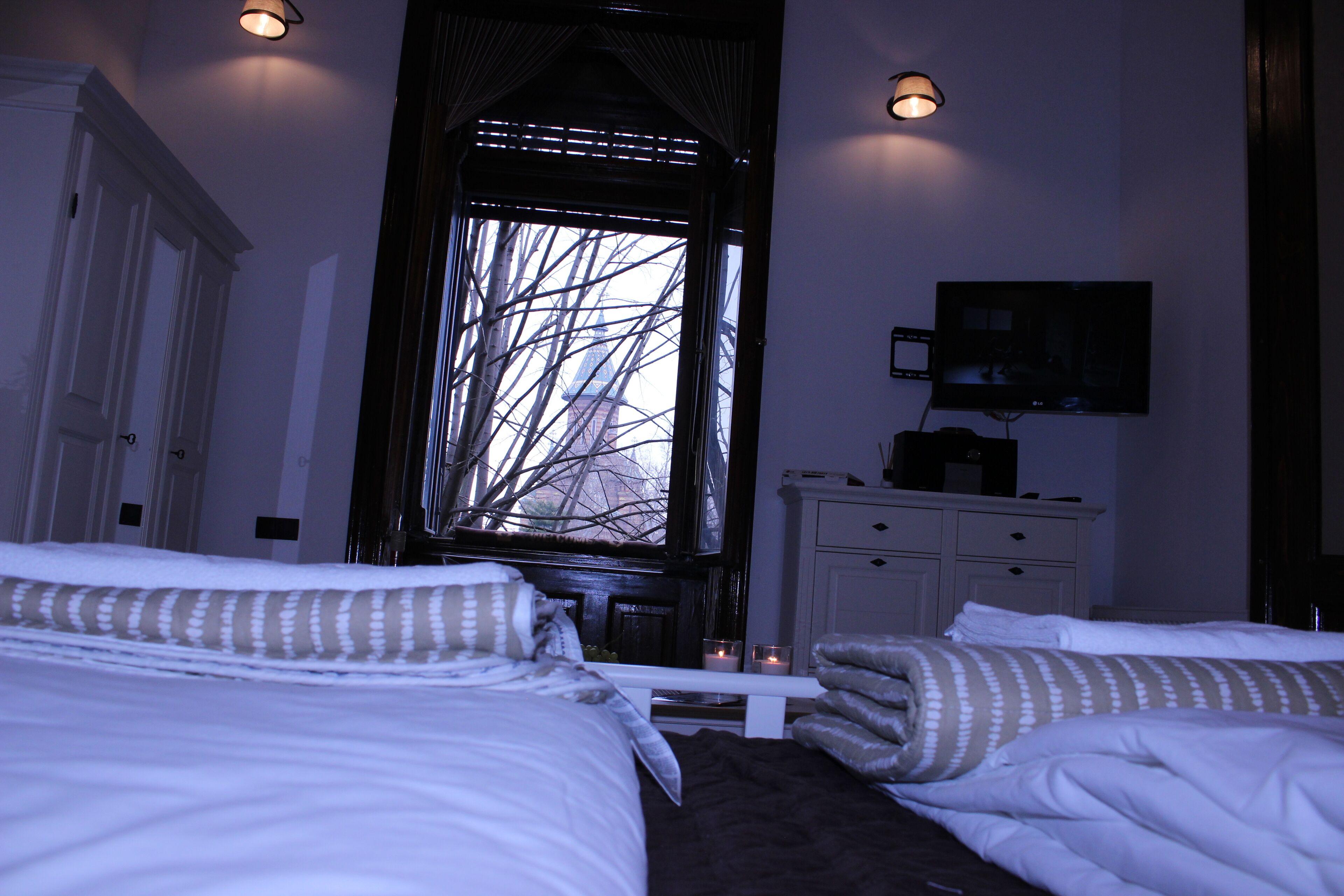 2 bedrooms, in-room safe, iron/ironing board, WiFi
