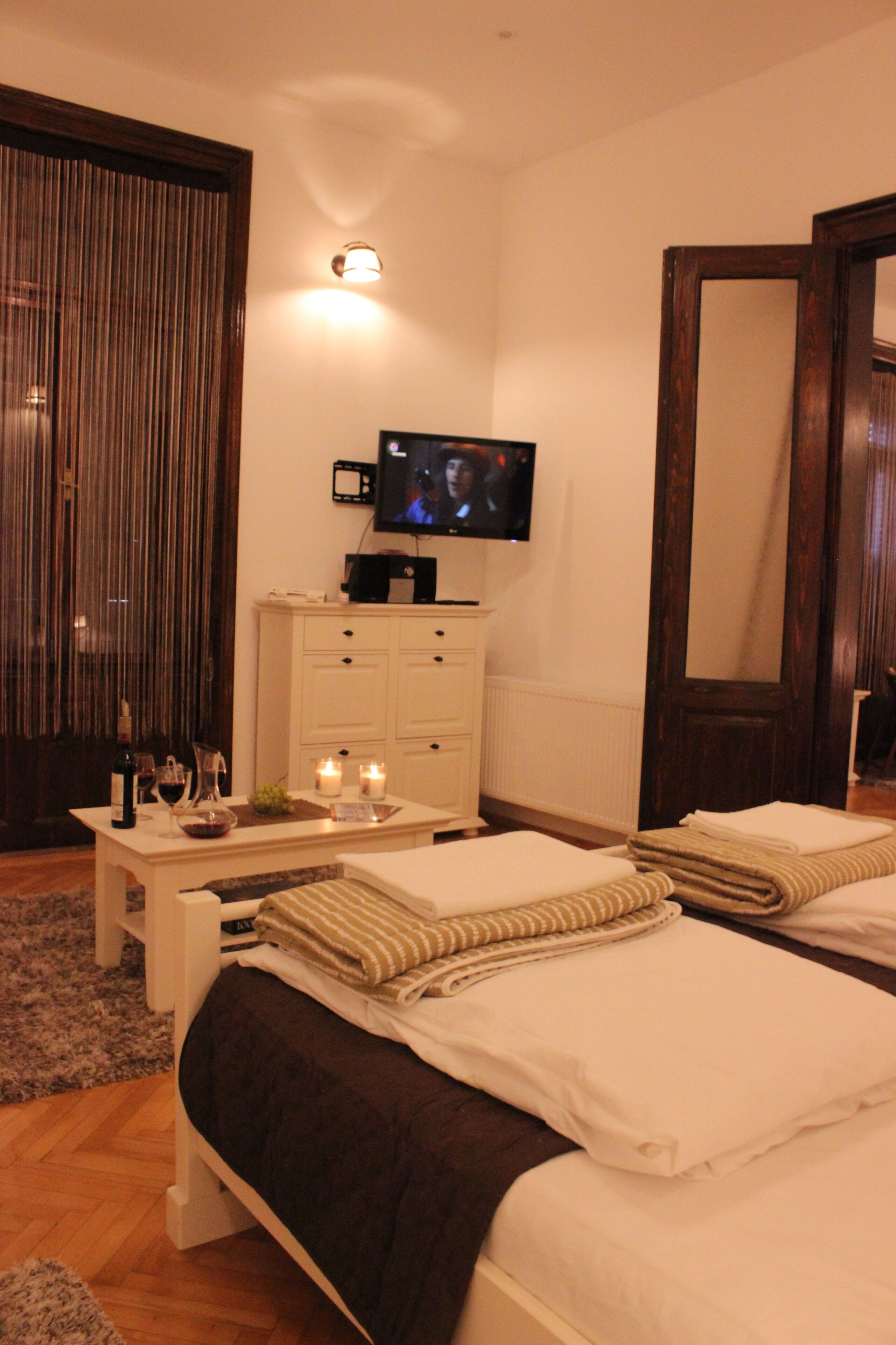 2 bedrooms, in-room safe, iron/ironing board, WiFi