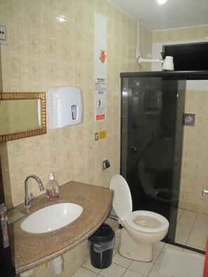 Shower, towels - Hostel Maragogi (Maragogi)