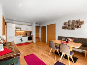 Fridge, microwave, oven, dishwasher - Mooslehen by Interhome (Kaprun)