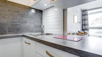 Jääkaappi, mikroaaltouuni, astianpesukone