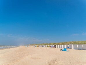 Beach nearby - Havenhuys 502 with balcony by Interhome (Bredene)