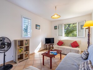 TV - Lou Mazet by Interhome (Six Fours)