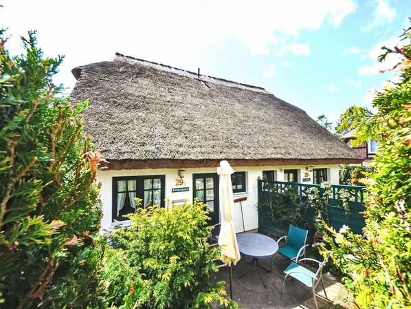 Outdoor dining - Lotsenhaus by Interhome (Groß Zicker)