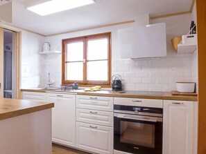 Réfrigérateur, micro-ondes, four, lave-vaisselle