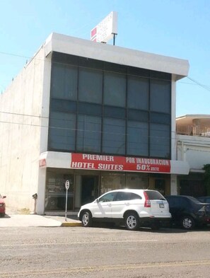 Front of property - Premier Hotel Suites (Cajeme)