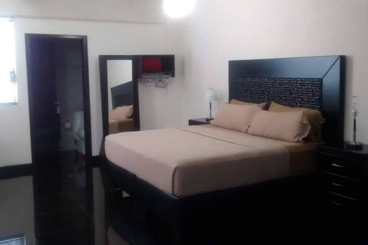 Luxury Room | WiFi (free), individually furnished, bed sheets