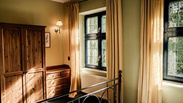 1 habitación, escritorio y internet
