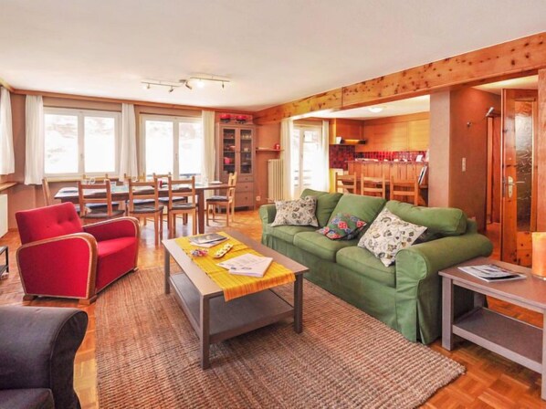 TV, fireplace, DVD player