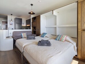 1 bedroom, iron/ironing board, free internet