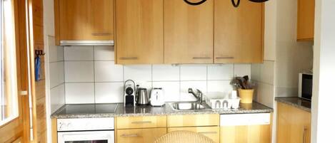 Fridge, microwave, dishwasher, cookware/dishes/utensils