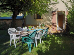 تناول الطعام بالخارج