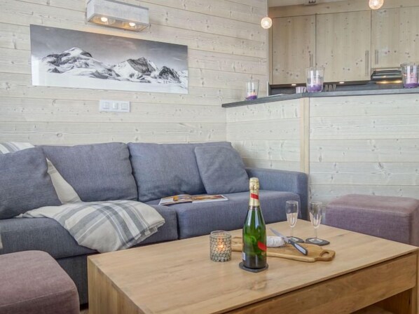 TV, stereo - Le Curling B (Val Claret) by Interhome (Tignes)