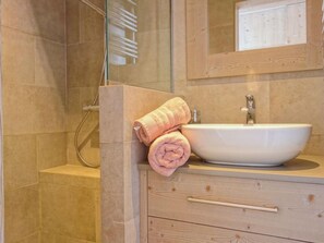 Hair dryer, towels - Le Curling B (Val Claret) by Interhome (Tignes)