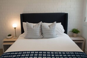 3 habitaciones, escritorio, tabla de planchar con plancha y wifi