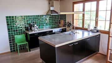 Kühlschrank, Ofen, Geschirrspüler, Hochstuhl
