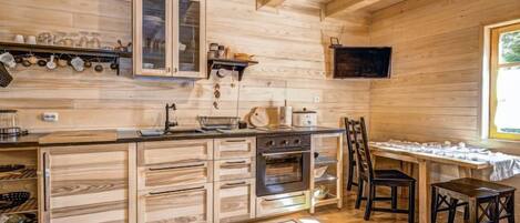 Fridge, oven, cookware/dishes/utensils