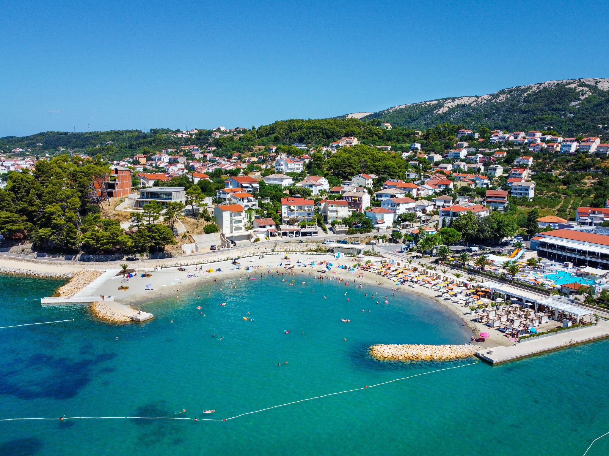 Una spiaggia nelle vicinanze