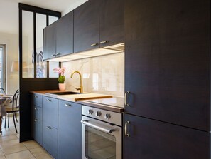 Fridge, microwave, oven, dishwasher