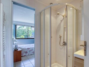 Bathroom - La Madrague d'Azur by Interhome (Saint Cyr sur Mer La Madrague)
