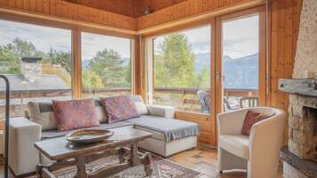 Télévision, cheminée