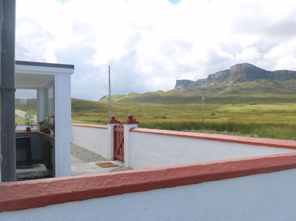 Property grounds - Flo Anndra by Interhome (North Skye)