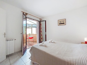 1 bedroom, iron/ironing board, Internet