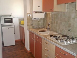 Réfrigérateur, micro-ondes, four, grille-pain