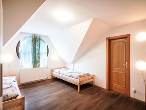 2 habitaciones, escritorio y internet 
