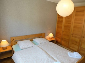 3 chambres, bureau, accès à Internet