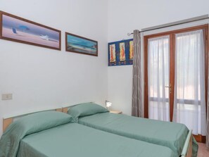 3 bedrooms, iron/ironing board, WiFi