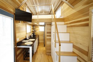 Rocky | 1 bedroom, individually decorated, individually furnished