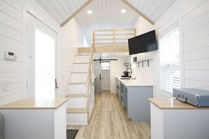 小屋 | 起居区 | 电视