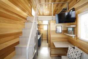 Ferienhütte | 1 Schlafzimmer, individuell dekoriert, individuell eingerichtet