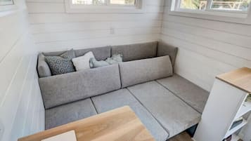 小屋 | 客廳 | 電視