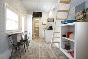 小屋 | 起居区 | 电视