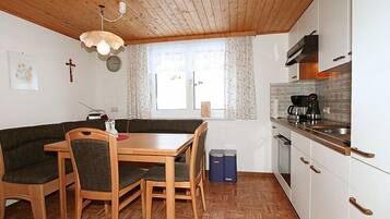 Kühlschrank, Ofen, Kochgeschirr/Geschirr/Besteck