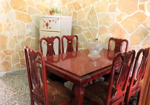 A dining table with six wooden chairs and a glass bowl in the center. - Casa Chicho Pega Duro (Trinidad)