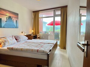 1 habitación, tabla de planchar con plancha y wifi 