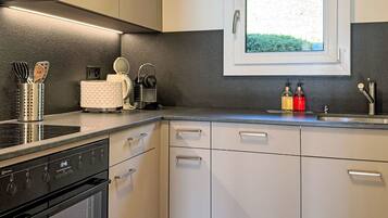 Fridge, oven, dishwasher, toaster