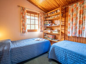 3 bedrooms, iron/ironing board, WiFi