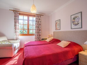 3 bedrooms, iron/ironing board, WiFi