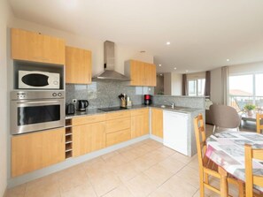 Fridge, microwave, oven, dishwasher - Côte Sud by Interhome (Mimizan)